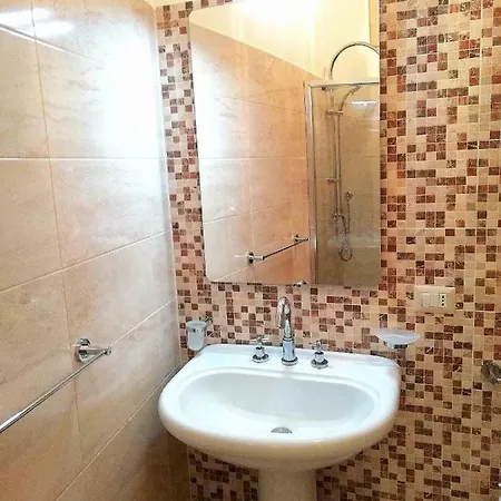 Adeste 33 Apartment